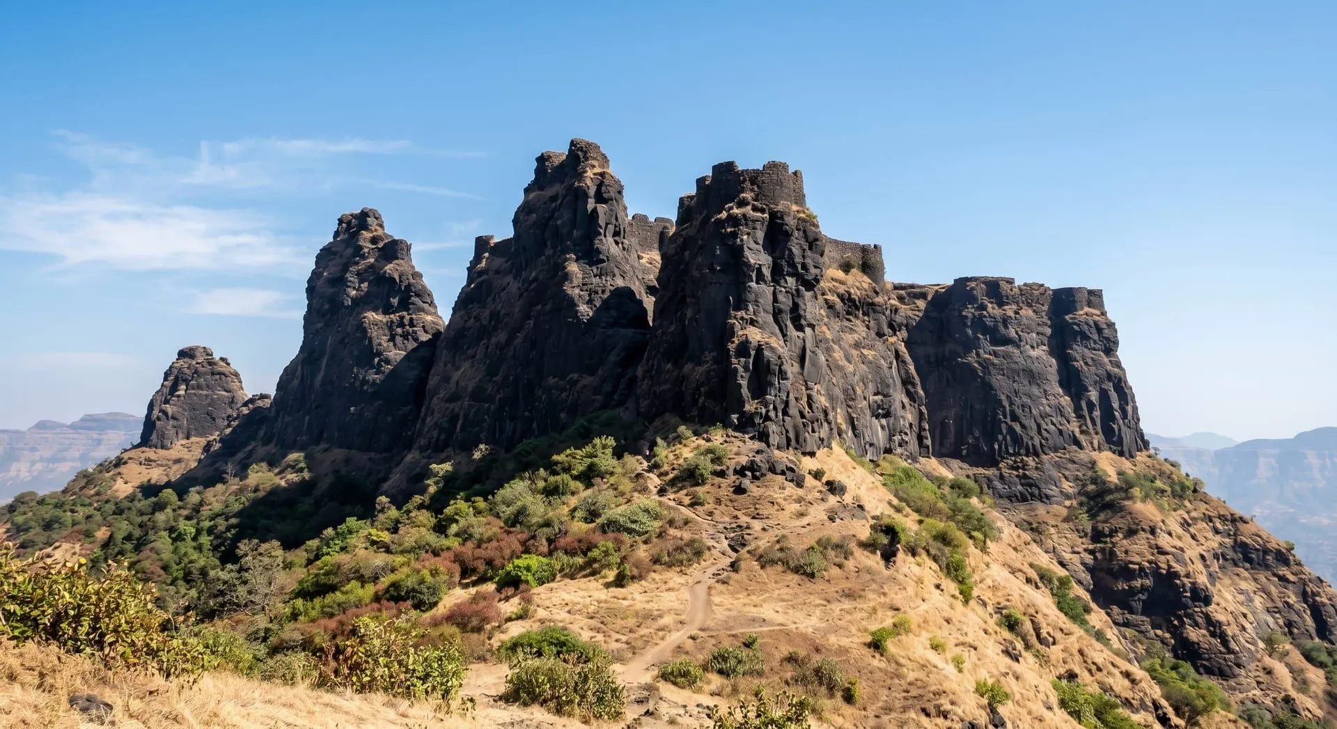 Mahuli Fort near Royal Heritage, Vasind