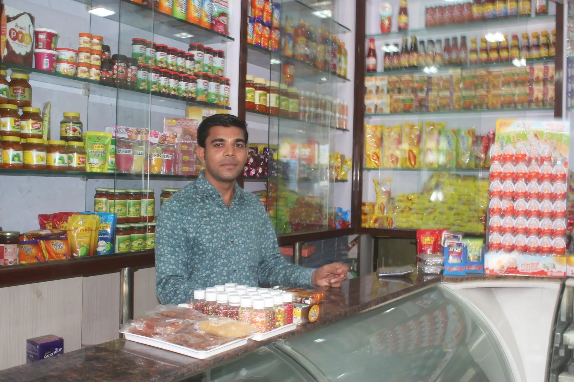 A local shop near Royal Heritage, Vasind (1)
